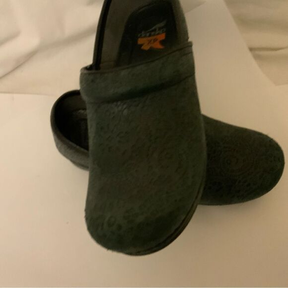 Dansko Women's Size 37 Blue tooled Leather Clogs Nursing Shoes - Picture 6 of 9